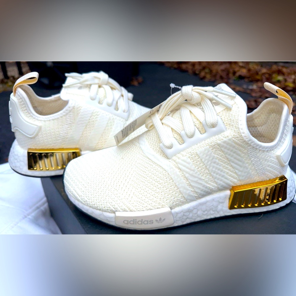 ADIDAS NMD CREAM/GOLD DETAIL ♥️ SIZE 5 1/2 WOMEN